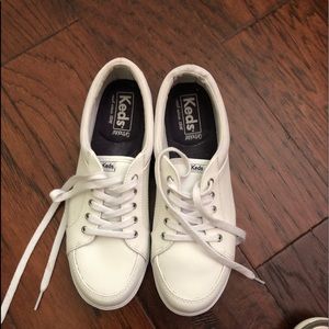 Size 7 1/2 Keds leather sneakers. Worn just once On the treadmill.